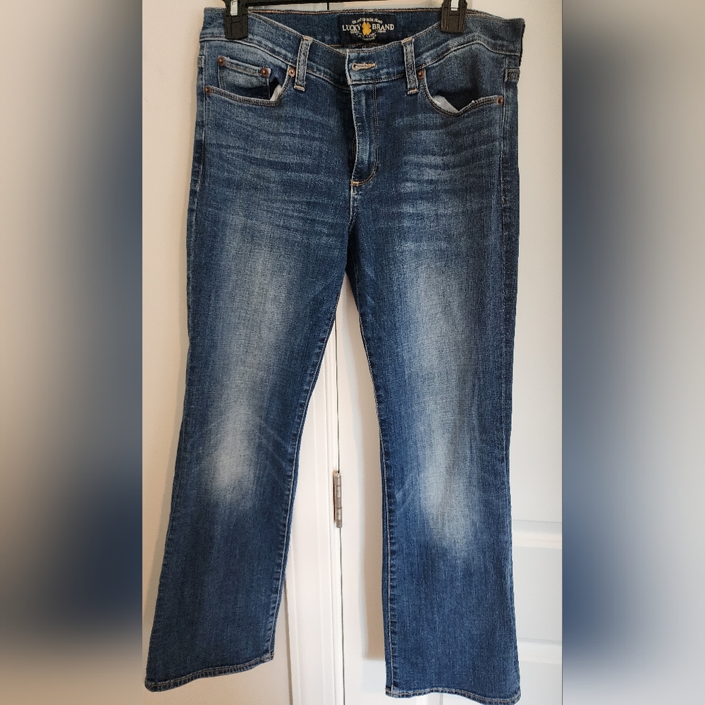 Lucky Brand Women's Mid Rise, Stretch Sweet Boot Jeans. Size 12/31a.